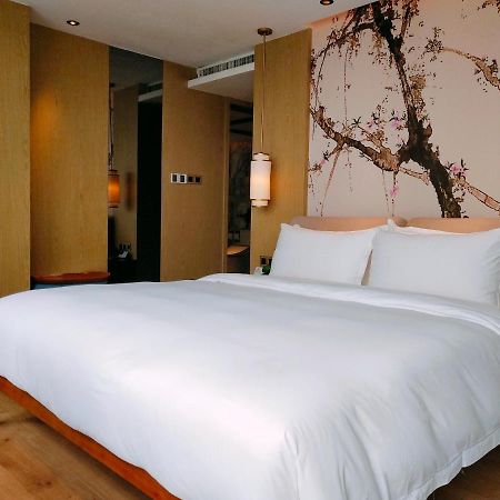 Howard Johnson Riverview Hotel Гуанчжоу Экстерьер фото
