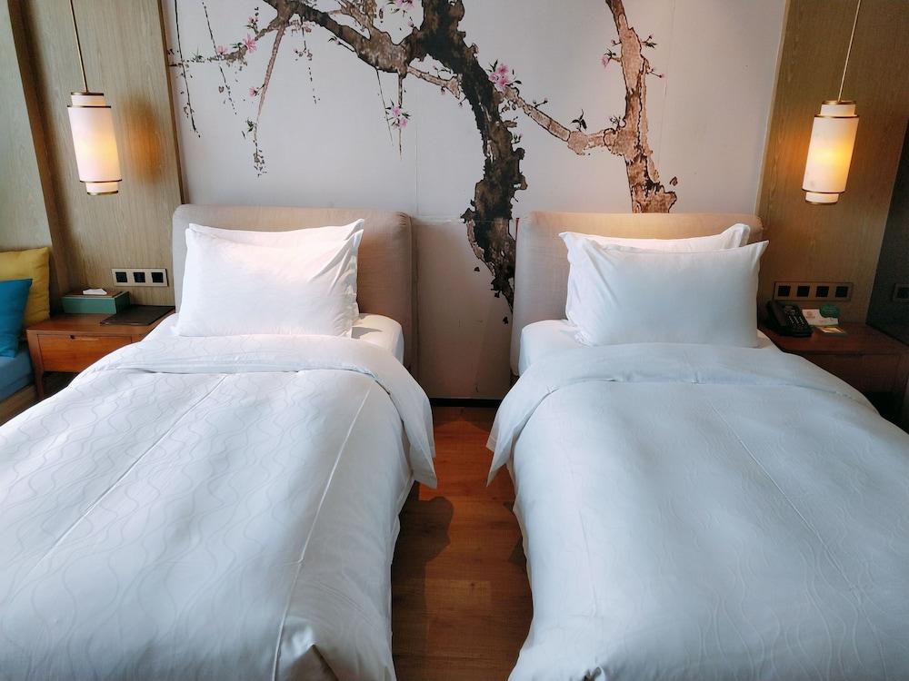 Howard Johnson Riverview Hotel Гуанчжоу Экстерьер фото